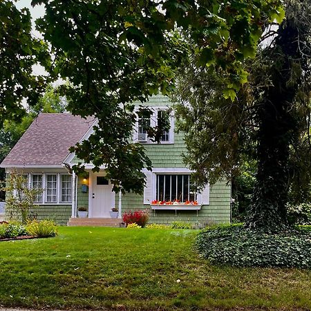 Cozy Cape Cod Villa Grand Rapids Exterior photo